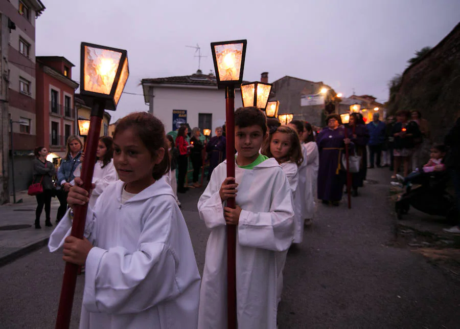 Más de trescientas personas participaron en este acto que da comienzo a las fiestas de Santa Ana en la localidad sierense.