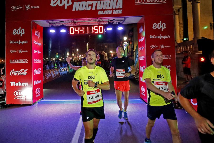 Fotos: ¿Estuviste en la EdP Carrera Nocturna Gijón 10 k? ¡Búscate!