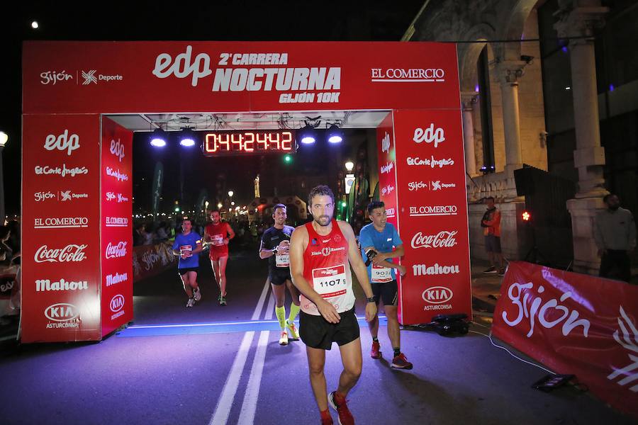 Fotos: ¿Estuviste en la EdP Carrera Nocturna Gijón 10 k? ¡Búscate!