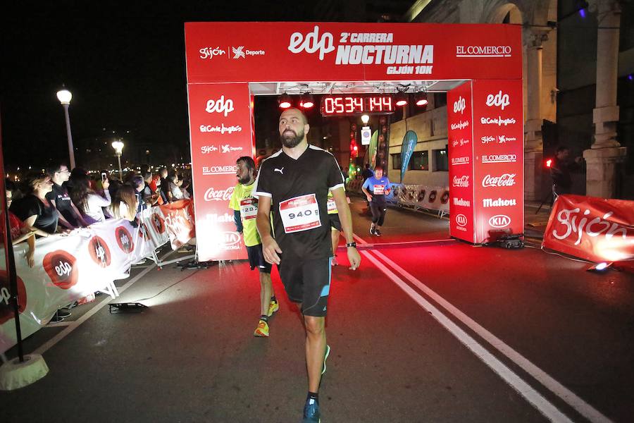 Fotos: ¿Estuviste en la EdP Carrera Nocturna Gijón 10 k? ¡Búscate!