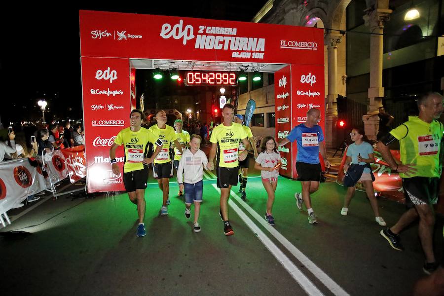 Fotos: ¿Estuviste en la EdP Carrera Nocturna Gijón 10 k? ¡Búscate!