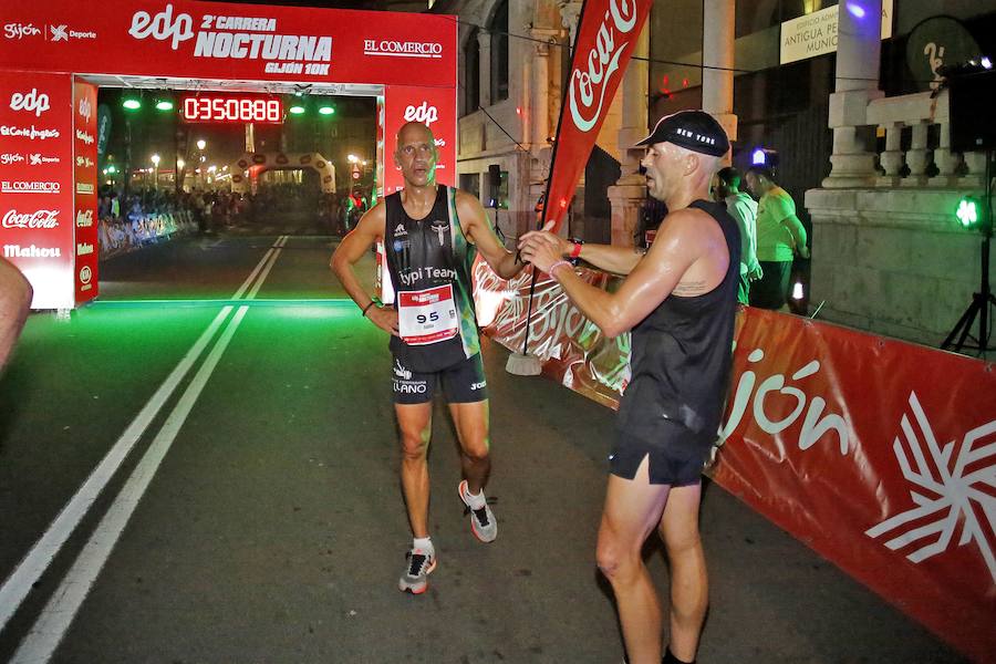 Fotos: ¿Estuviste en la EdP Carrera Nocturna Gijón 10 k? ¡Búscate!