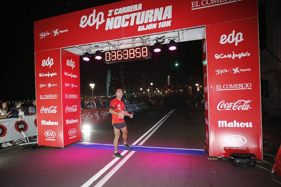 Fotos: ¿Estuviste en la EdP Carrera Nocturna Gijón 10 k? ¡Búscate!