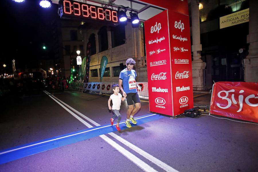 Fotos: ¿Estuviste en la EdP Carrera Nocturna Gijón 10 k? ¡Búscate!