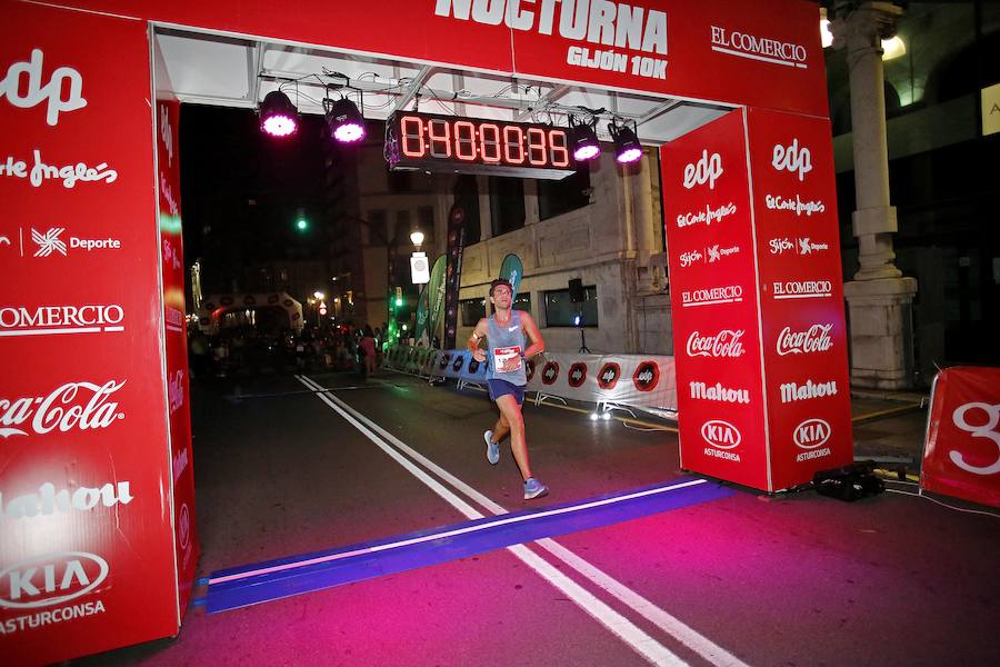 Fotos: ¿Estuviste en la EdP Carrera Nocturna Gijón 10 k? ¡Búscate!