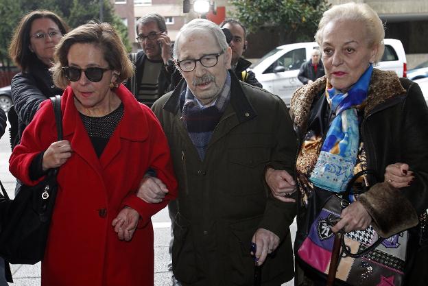 José Ángel Fernández Villa, exlíder sindical, llegando a la Audiencia Provincial. 