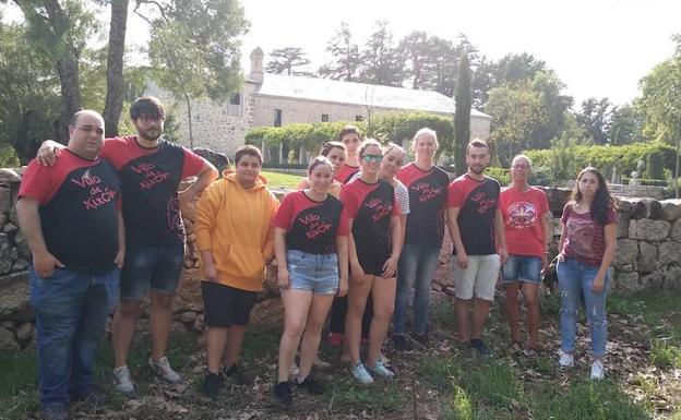 Miembros de la Banda de Gaites Villa de Xixón que actuaron en la boda de Pelayo Díaz. 