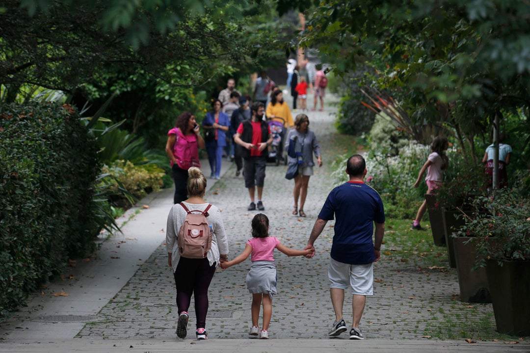 El jardín gijonés celebra el equinoccio con una jornada de puertas abiertas y visitas guidadas al nuevo bioma boreal y el laberinto de laurel.
