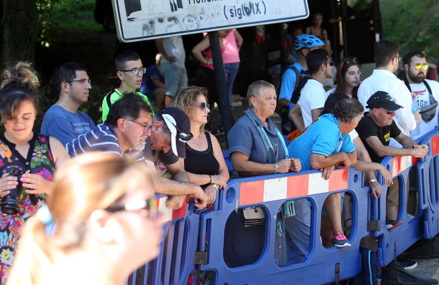 El séptimo descenso de carrilanas se celebró a cien por hora en Oviedo.