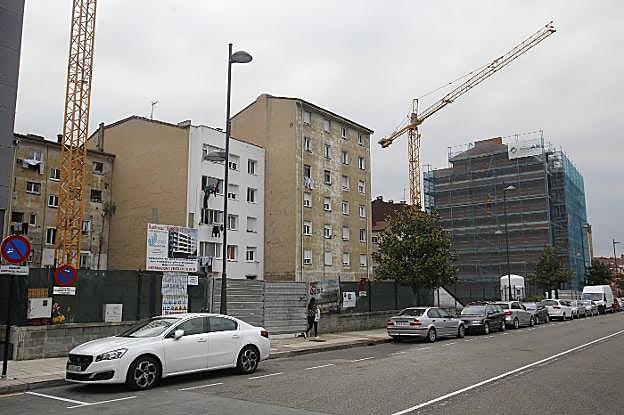 Varios edificios en obras en la prolongación de Marcelino Suárez. 