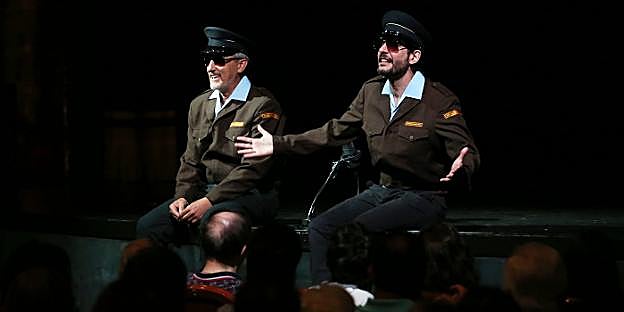 Una escena de 'Dos' con Juanra Bonet y David Fernández. :: PIÑA