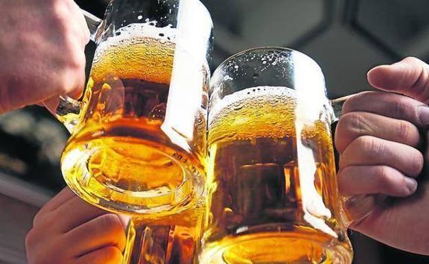 La cerveza supera a la sidra como la bebida favorita de los asturianos para el ocio