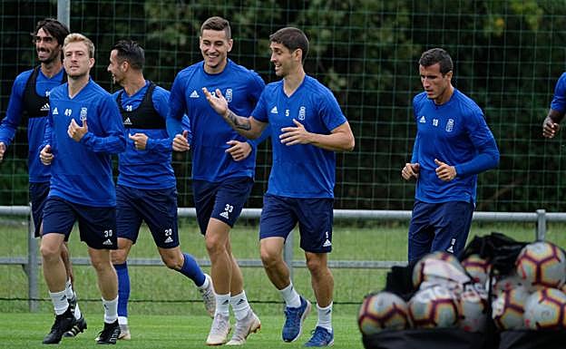 El Real Oviedo completa una suave sesión de trabajo regenerativo