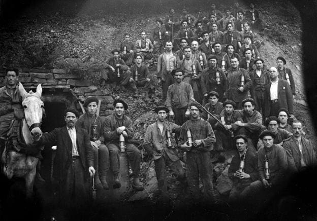 Trabajadores de Coto Musel, en los años 30. 