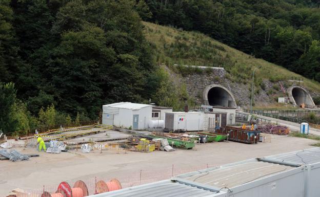 Obras en la variante de Pajares.