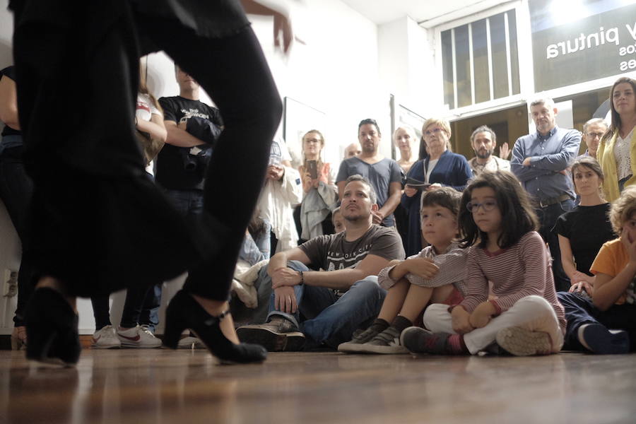 La cita reúne alrededor de las galerías y los espacios públicos a numerosos público que acudió a disfrutar de variadas actividades