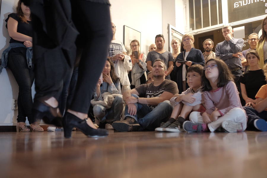 La cita reúne alrededor de las galerías y los espacios públicos a numerosos público que acudió a disfrutar de variadas actividades