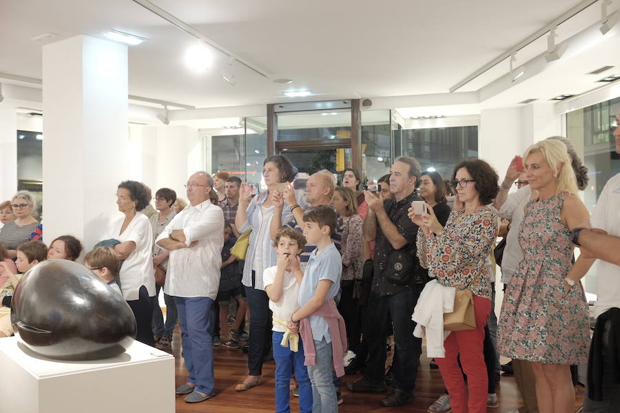 La cita reúne alrededor de las galerías y los espacios públicos a numerosos público que acudió a disfrutar de variadas actividades