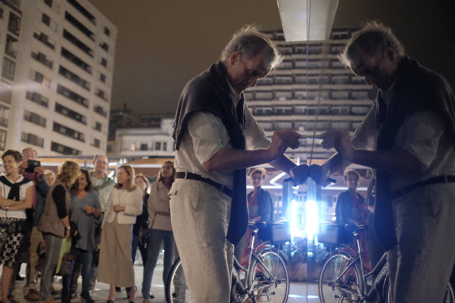 La cita reúne alrededor de las galerías y los espacios públicos a numerosos público que acudió a disfrutar de variadas actividades