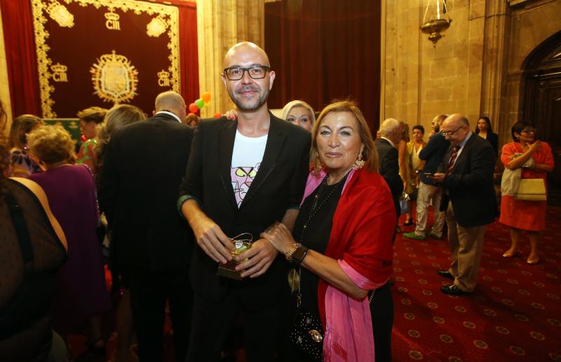 Los galardones Aydmo reúnen en Oviedo a Ágatha Ruiz de la Prada, Javier de Montini y Luis Bobes