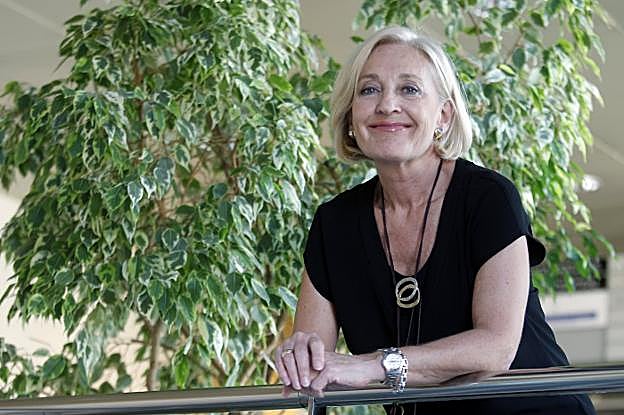 María Elena Marañón, en la entrada de la Consejería de Medio Ambiente. 