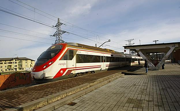 Avilés sigue sin enlace nocturno con el tren de Madrid seis meses después de su anuncio