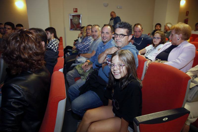 La proyección de 'El Indus, un club de barrio' se presentó en el Ateneo de La Calzada dentro de los actos conmemorativos del 50 aniversario del equipo.