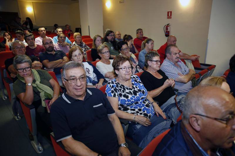 La proyección de 'El Indus, un club de barrio' se presentó en el Ateneo de La Calzada dentro de los actos conmemorativos del 50 aniversario del equipo.