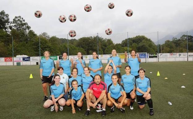 Urraca Femenino | Manuel: «Es la mejor temporada del fútbol regional en Asturias»