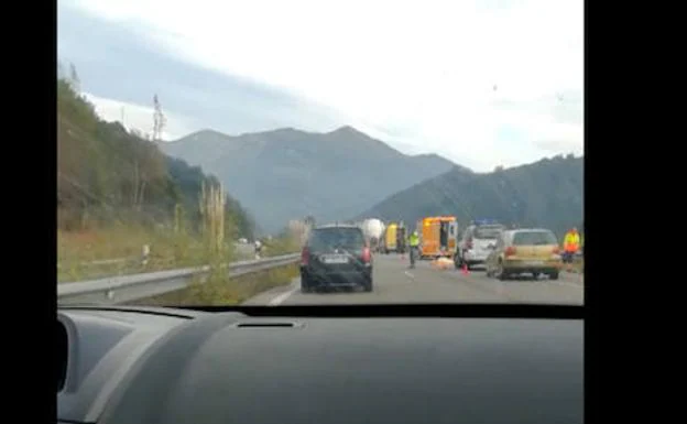Los motoristas asturianos, de luto por la muerte de un joven de 29 años en la Autovía Minera