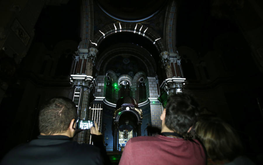 El monasterio de Las Pelayas, la fábrica de La Vega y San Juan el Real registraron colas de gente a pesar del mal tiempo.