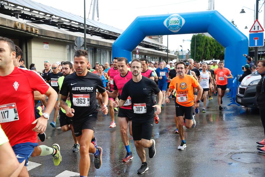 El Santa Olaya y el Grupo han vuelto a unirse este domingo por el deporte, con motivo de la carrera con la que cada temporada estrechan vínculos. Más de 600 corredores tomaron parte en la prueba. 