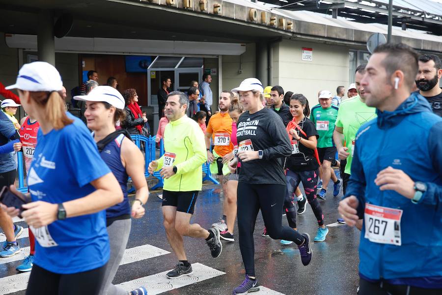 El Santa Olaya y el Grupo han vuelto a unirse este domingo por el deporte, con motivo de la carrera con la que cada temporada estrechan vínculos. Más de 600 corredores tomaron parte en la prueba. 