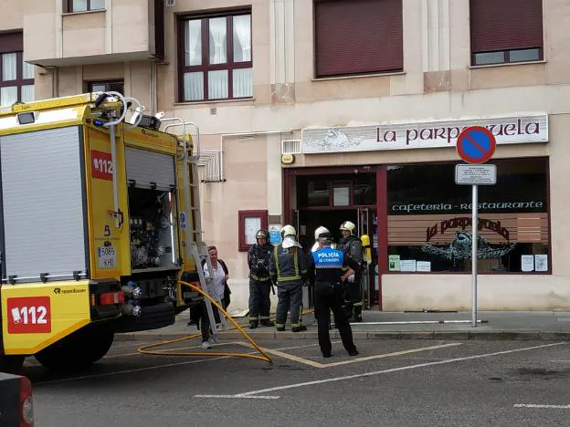 Los Bomberos sofocaron el incendio en el establecimiento. 