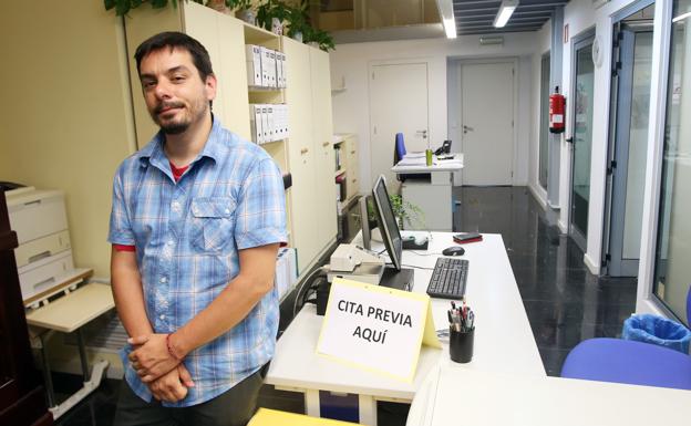 El concejal de Urbanismo de Oviedo, amenazado con un cuchillo de grandes dimensiones