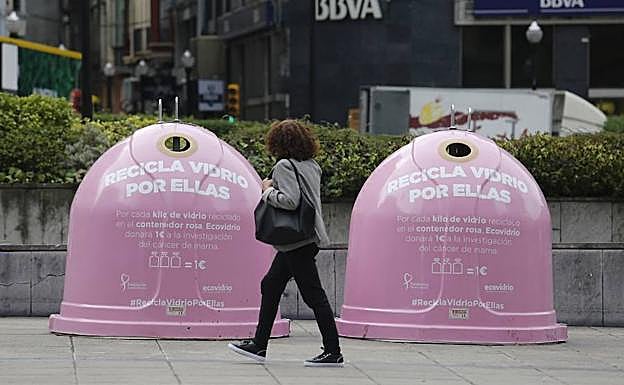 Contenedores rosas en Gijón.