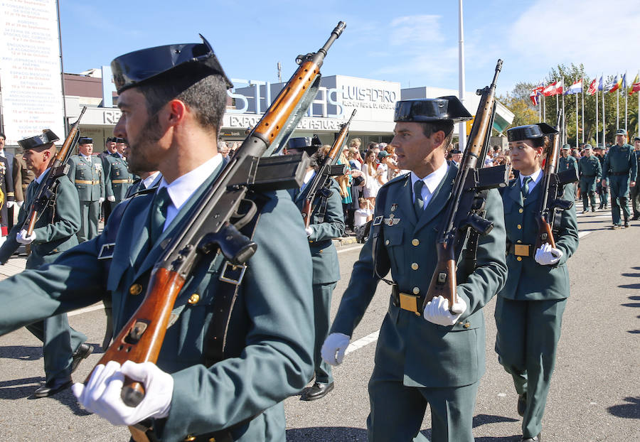 Es la primera ocasión que los actos institucionales de la Guardia Civil se desarrollaban fuera de la comandancia de Contrueces