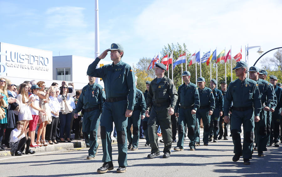Es la primera ocasión que los actos institucionales de la Guardia Civil se desarrollaban fuera de la comandancia de Contrueces