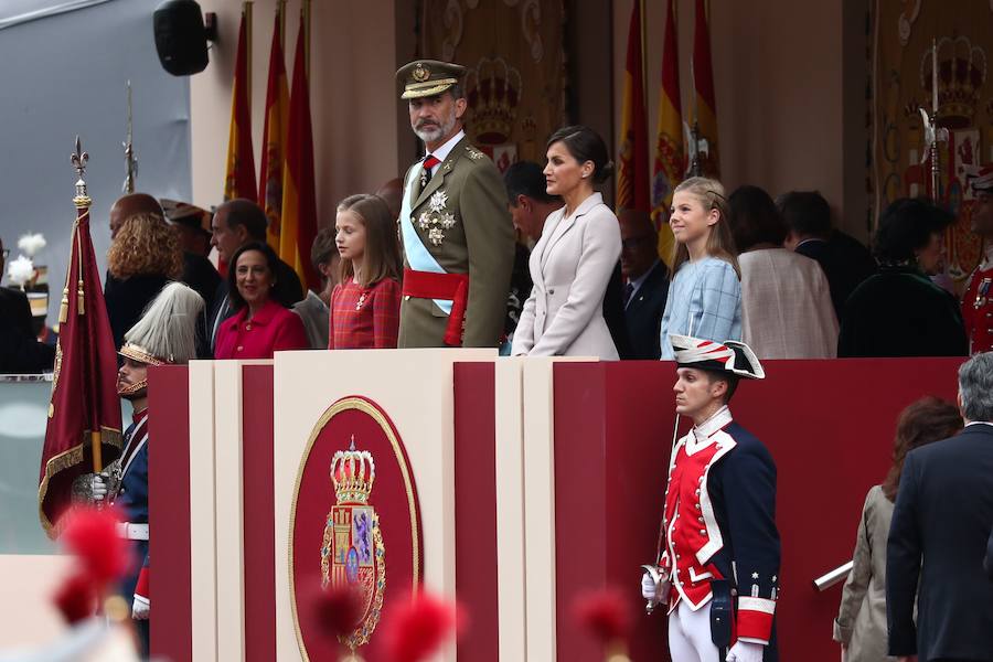 La Princesa hace visible su condición de heredera junto al Rey en el desfile