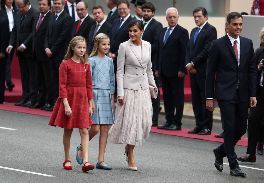 La Princesa hace visible su condición de heredera junto al Rey en el desfile