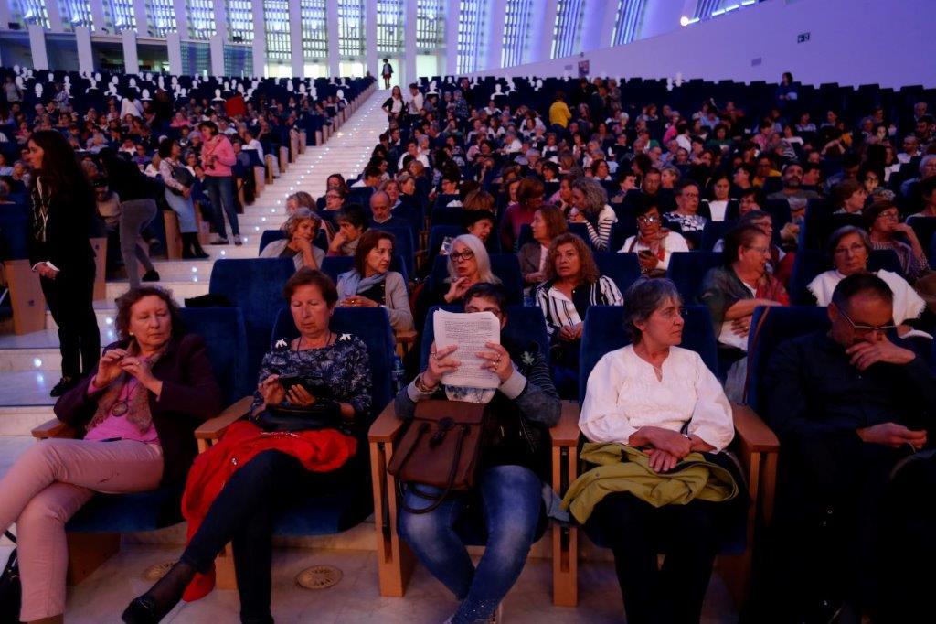 La galardonada con el Premio Princesa de Comunicación mantuvo un encuentro con centenares de miembros de 116 clubes de lectura de siete comunidades autónomas
