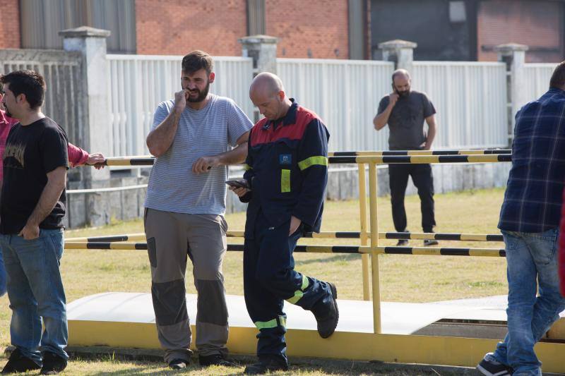 La multinacional ha comunicado a los comités de empresa de sus tres factorías españolas y al comité europeo su decisión de cerrar las instalaciones de Avilés y Coruña. 