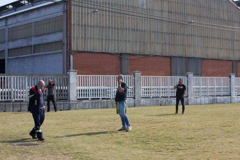 La multinacional ha comunicado a los comités de empresa de sus tres factorías españolas y al comité europeo su decisión de cerrar las instalaciones de Avilés y Coruña. 