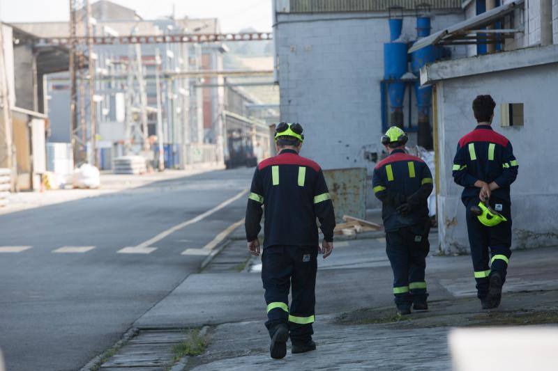 La multinacional ha comunicado a los comités de empresa de sus tres factorías españolas y al comité europeo su decisión de cerrar las instalaciones de Avilés y Coruña. 