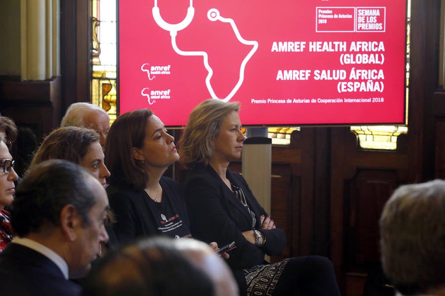 Githinji Gitahi, director general de Amref Health Africa (Global), y Álvaro Rengifo Abbad, Presidente de Amref Salud Africa (España), organización galardonada con el Premio Princesa de Asturias de Cooperación Internacional 2018, exponen durante una conferencia las actividades que la ONG desarrolla en África