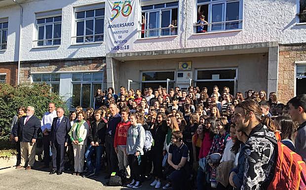 Svante Pääbo, «asombrado» con los alumnos del instituto de Infiesto