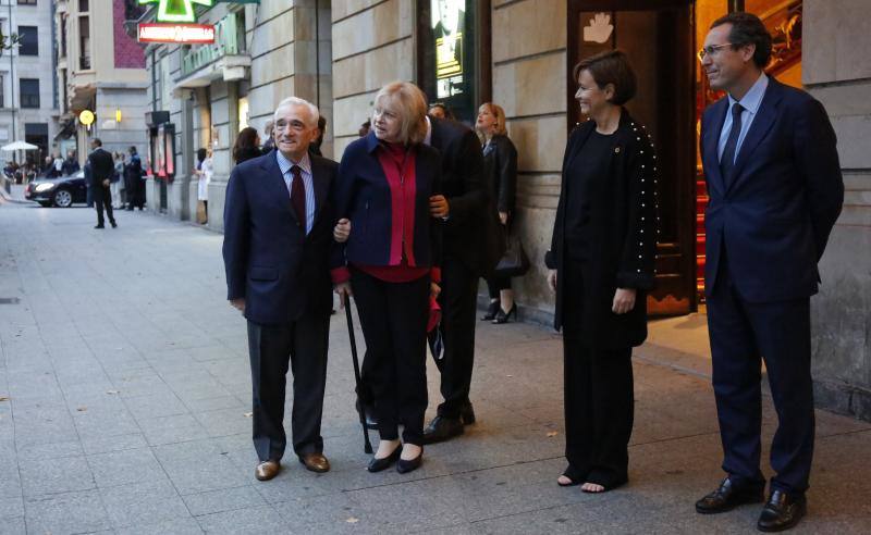 El Premio Princesa de Asturias de las Artes relató en el teatro gijonés episodios de su infancia, además de reconocer que su primera película, 'Malas Calles', lo cambio todo y fue la «mejor época» de su vida a nivel profesional.