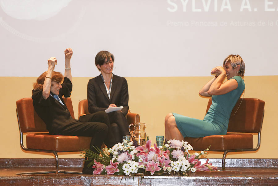 La premio Princesa de Asturias 2018 de la Concordia Sylvia A. Earle visita a los alumnos del IES Doña Jimena