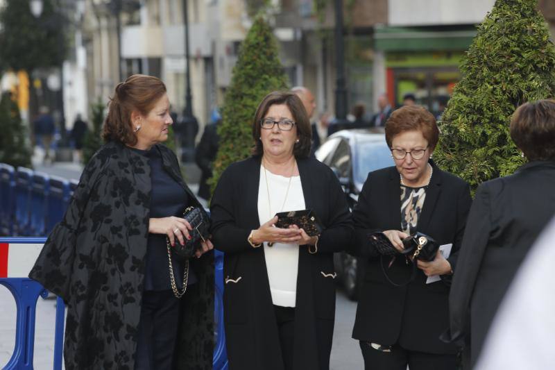 El recital en el Auditorio Príncipe Felipe ha sido el acto principal de la primera jornada de los Reyes en Asturias, que además ha contado con la asistencia de cuatro de los galardonados: Michael J. Sandel (Ciencias Sociales), Alma Guillermoprieto (Comunicación y Humanidades); la oceanógrafa Sylvia A. Earle (Concordia) y el paleontólogo sueco Svante Pääbo (Investigación Científica y Técnica).