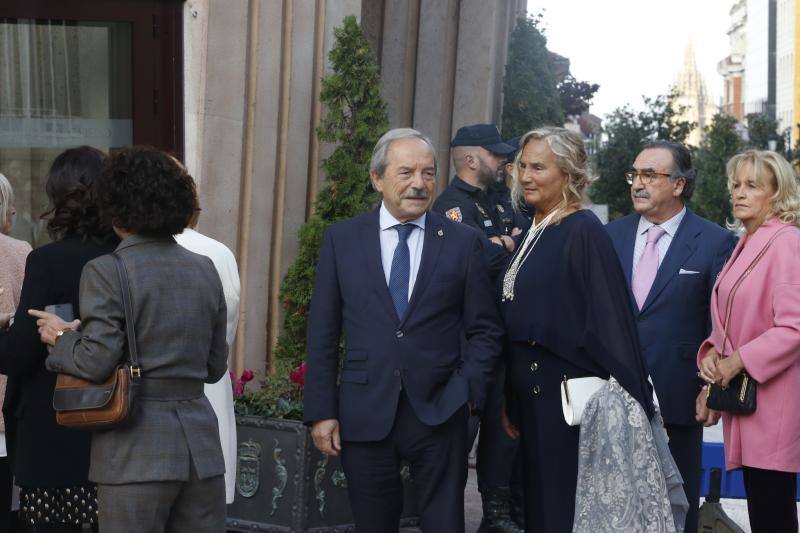 El recital en el Auditorio Príncipe Felipe ha sido el acto principal de la primera jornada de los Reyes en Asturias, que además ha contado con la asistencia de cuatro de los galardonados: Michael J. Sandel (Ciencias Sociales), Alma Guillermoprieto (Comunicación y Humanidades); la oceanógrafa Sylvia A. Earle (Concordia) y el paleontólogo sueco Svante Pääbo (Investigación Científica y Técnica).